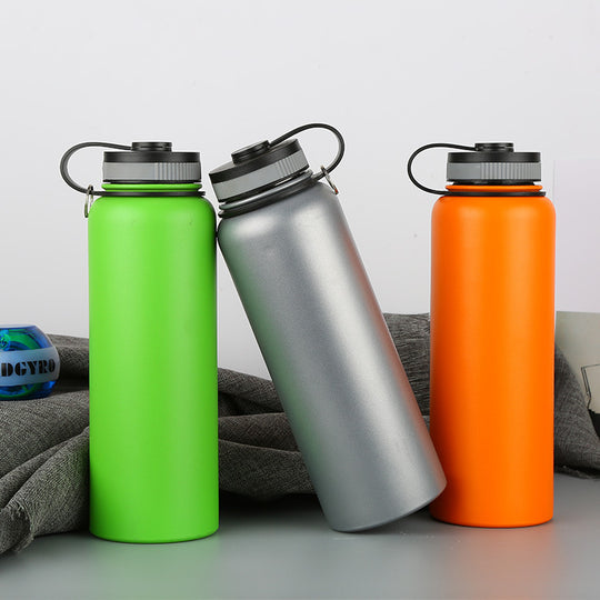 New large-capacity insulated sports bottle